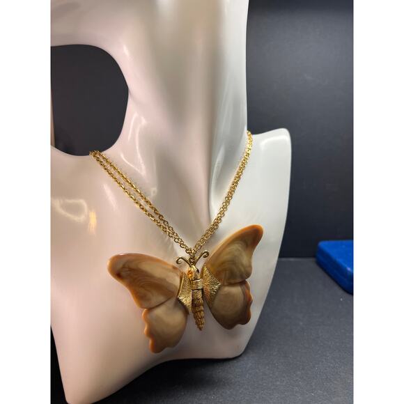 Vintage 70s Articulated Butterfly Necklace | Root Beer Marbled Wings 26" - Picture 3 of 13